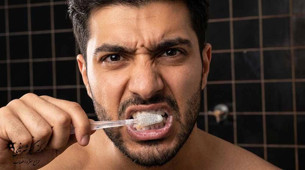 مراقبتهای بعد از جراحی هیپوفیز از راه بینی؛ اشتباهات رایج از هفته اول تا ماهها 10 مسواک زدن